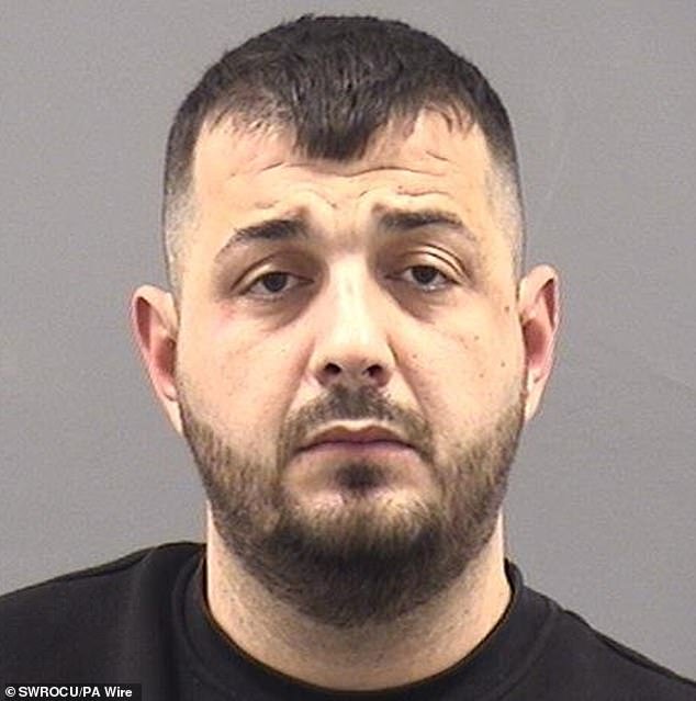 El contrabandista y narcotraficante albanés que intentó llevar inmigrantes de Bélgica a Gran Bretaña en un camión ha sido condenado a diez años de prisión