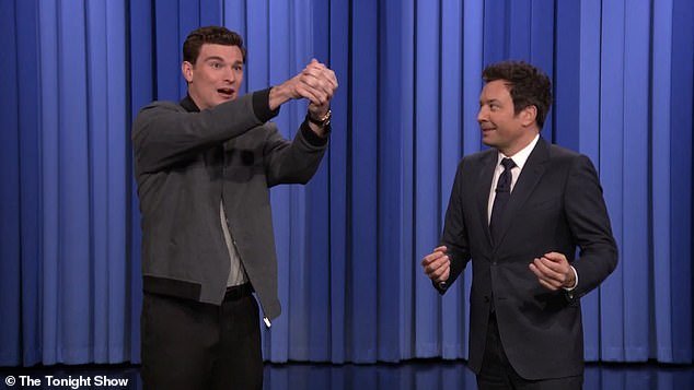 Fernando Mendoza está siendo apodado “la próxima cara de la NFL” mientras continúa su meteórico ascenso con el cameo de Jimmy Fallon.