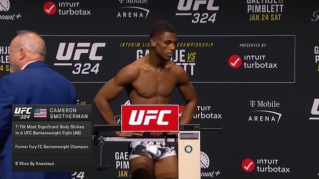 Momento horrible: la estrella de UFC se desploma en el escenario durante la transmisión en vivo… solo 24 horas antes de la pelea en Las Vegas