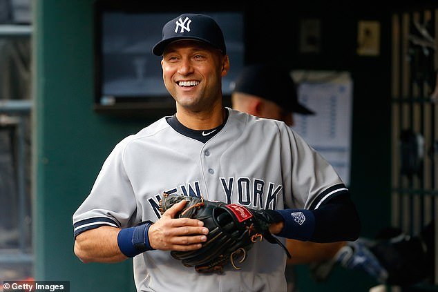 El ícono de los Yankees, Derek Jeter, revela lo que más extraña de Nueva York después de vender el castillo por $6 millones… y ofrece una visión poco común de la vida familiar.