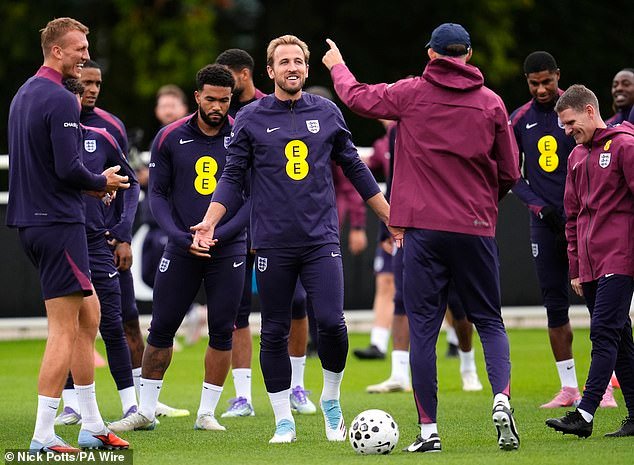 Inglaterra quiere hacer de una instalación de seis campos de £ 15 millones con un miniestadio en Kansas su base para la Copa del Mundo, y dos grandes rivales estarán cerca.