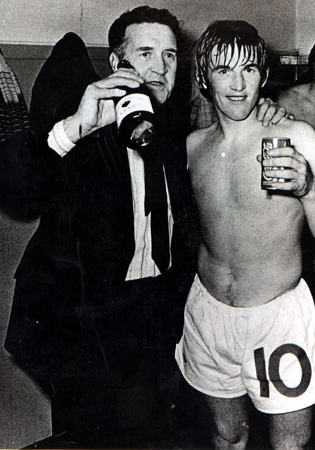 La noche en que los aficionados del Celtic celebraron con Richard Burton y Elizabeth Taylor, noticias de Graeme Souness… y cómo el seudónimo secreto de Jock Stein ayudó a iluminar la época dorada de los periódicos