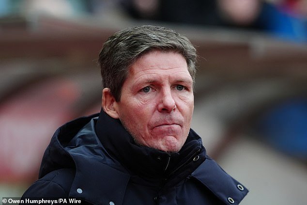 Oliver Glasner ha defendido el arrebato del Crystal Palace que le llevó a afirmar que su equipo había sido “abandonado” tras la venta de Marc Guehi, pero insiste en que sigue comprometido con su trabajo en Selhurst Park.