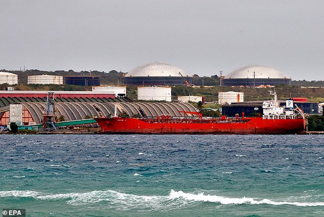 El equipo de Trump está planeando un bloqueo petrolero paralizante para derrocar a la Cuba comunista