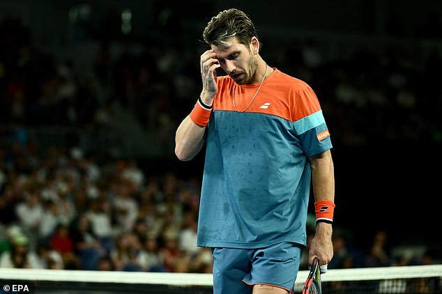 La salida de Cameron Norrie en el Abierto de Australia acaba con las esperanzas británicas en individuales en Melbourne – MATTHEW LAMBWELL pregunta por qué las estrellas del país no pueden rendir en los escenarios más importantes del tenis