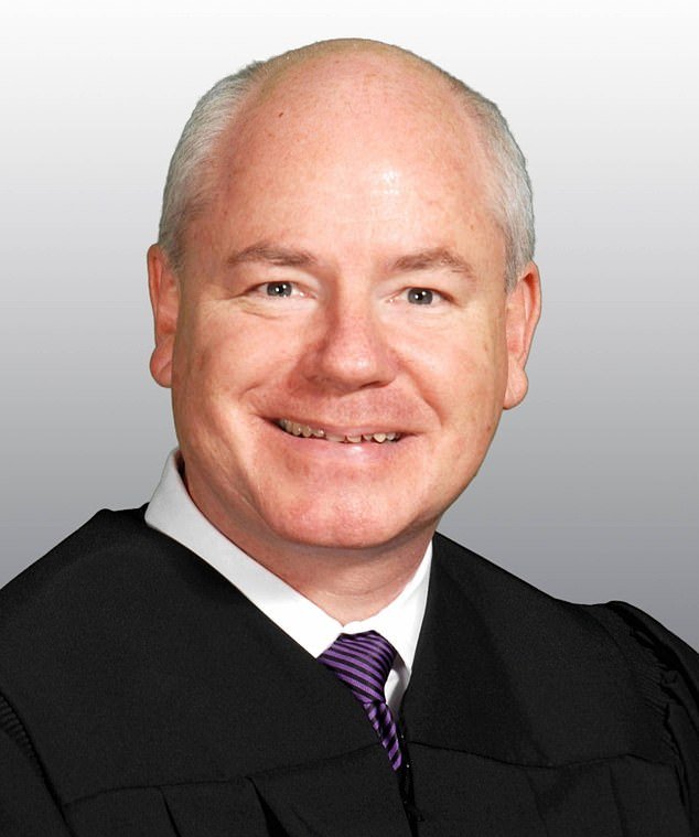 Cinco personas fueron arrestadas por dispararle a un juez de Indiana y a su esposa en su casa… mientras surgía un motivo horrible