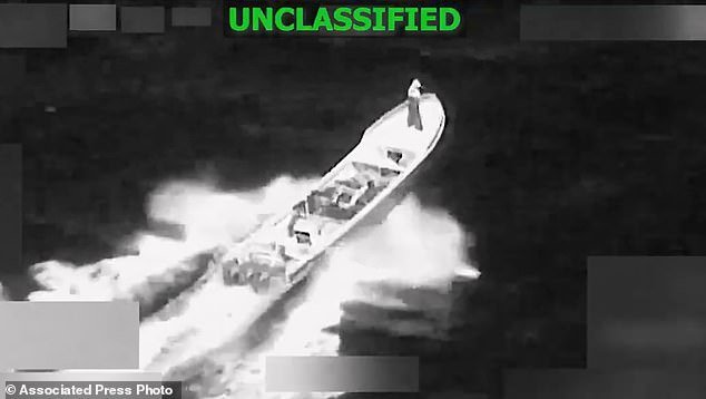 El ejército estadounidense está llevando a cabo el primer ataque contra un presunto barco narcoterrorista desde la captura del presidente venezolano Nicolás Maduro.