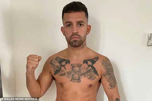 Un criador ilegal de perros que mutilaba mascotas afirmó que estaba “demasiado enfermo” para ir a prisión, antes de que lo pillaran participando en un combate de boxeo amateur.