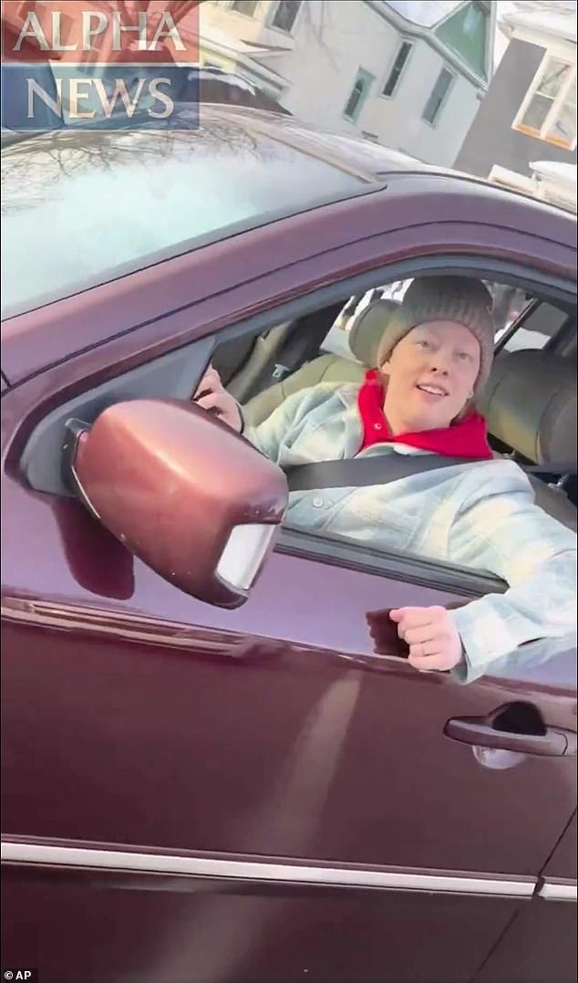 El agente del FBI que investiga el tiroteo de Renee Good por parte de ICE renuncia después de que ‘los jefes de la oficina la presionaron para que abandonara la investigación sobre el tirador’