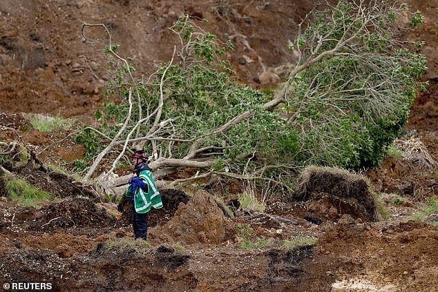 Las autoridades brindan una desgarradora actualización sobre el enorme deslizamiento de tierra que destruyó un popular parque de vacaciones.