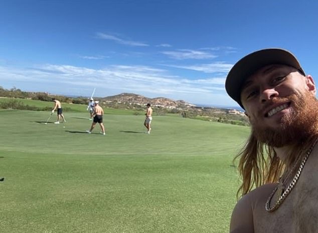 George Kittle juega golf con compañeros de equipo de los 49ers apenas unos días después de romperse el tendón de Aquiles… gracias a un fantástico dispositivo de 1.500 dólares