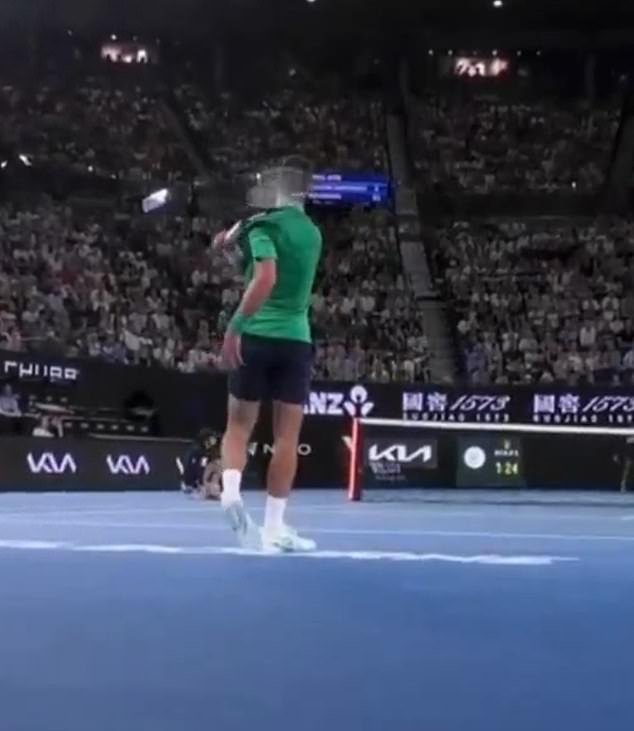 Novak Djokovic destroza a una recogepelotas en el Abierto de Australia: el 10 veces campeón está a centímetros de la descalificación tras perder los estribos