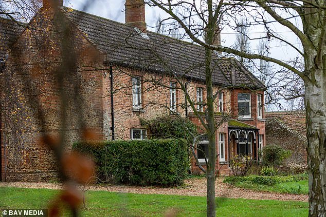 El deshonrado Andrew Mountbatten-Windsor ‘hace su primera visita secreta a su nuevo hogar de exilio en Sandringham’