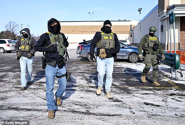 Disparos de la Patrulla Fronteriza en Minneapolis cuando la policía abrió fuego, dejando a la víctima “abajo”.