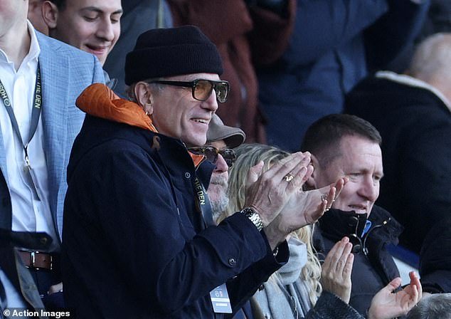 Las celebridades de Hollywood, con un total de cuatro premios Oscar al Mejor Actor, fueron vistas viendo actuar a MILLWALL. Entonces, ¿puedes averiguar la conexión con el Championship Club?