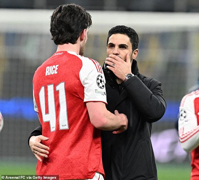 Cómo el Arsenal descubre la disfunción en el Man United: RIATH AL-SAMARRAI sobre las grandes diferencias en transferencias, una especie de nostalgia que se odia a sí mismo y la salida del páramo