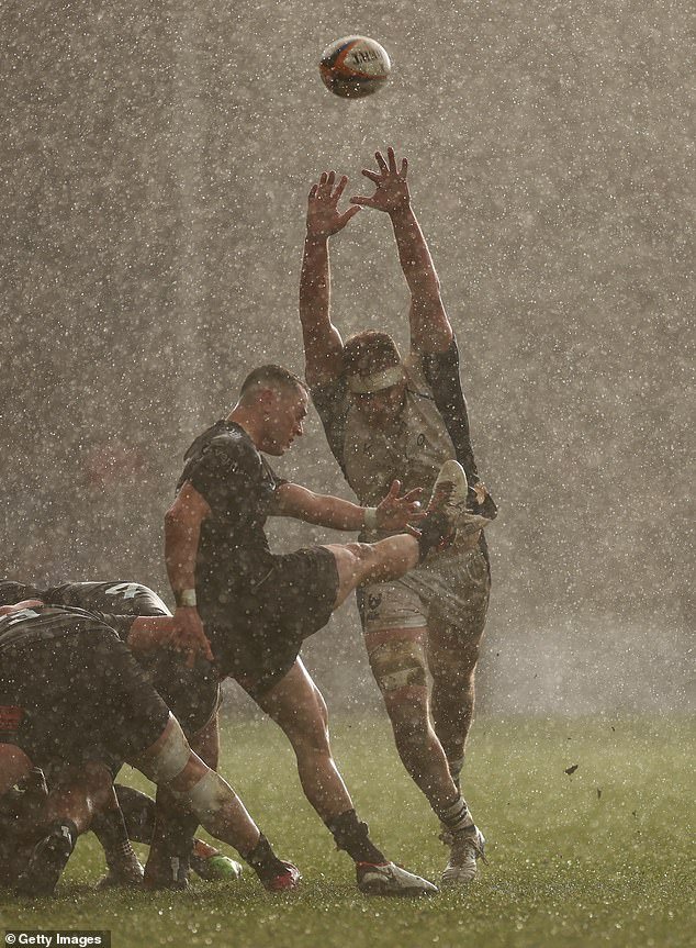 Los Bristol Bears luchan contra Storm Ingrid y Exeter Chiefs en condiciones terribles para mostrar la verdadera fuerza del campeonato en lugar del destello habitual, escribe ALEX BYWATER