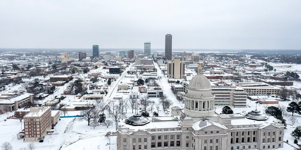 La tormenta invernal paraliza la gran ciudad bajo 15 cm de nieve y se cancelan 12.000 vuelos, y lo peor está por llegar