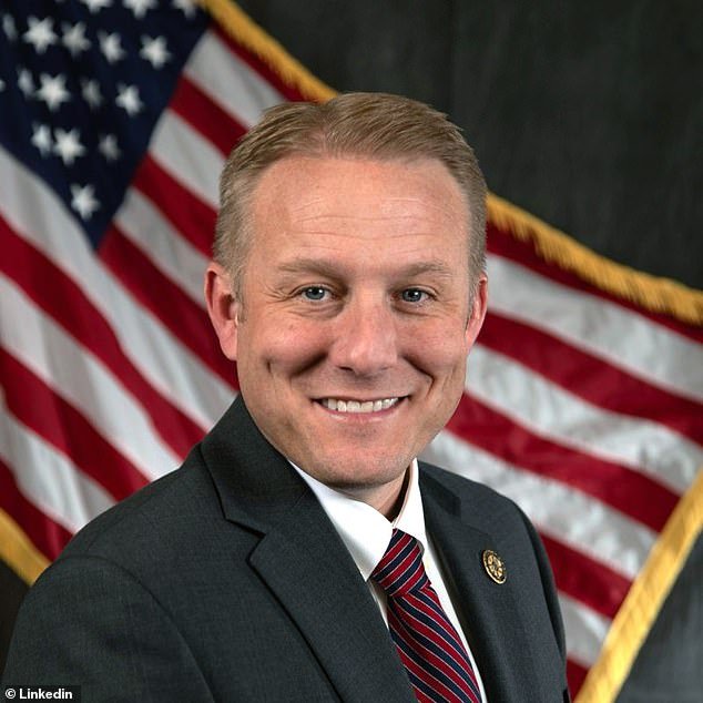 Los investigadores del gobierno alegan que el Departamento de Seguridad Nacional mantuvo a los agentes alejados de la escena del crimen de Alex Pretti a pesar de una orden de arresto.