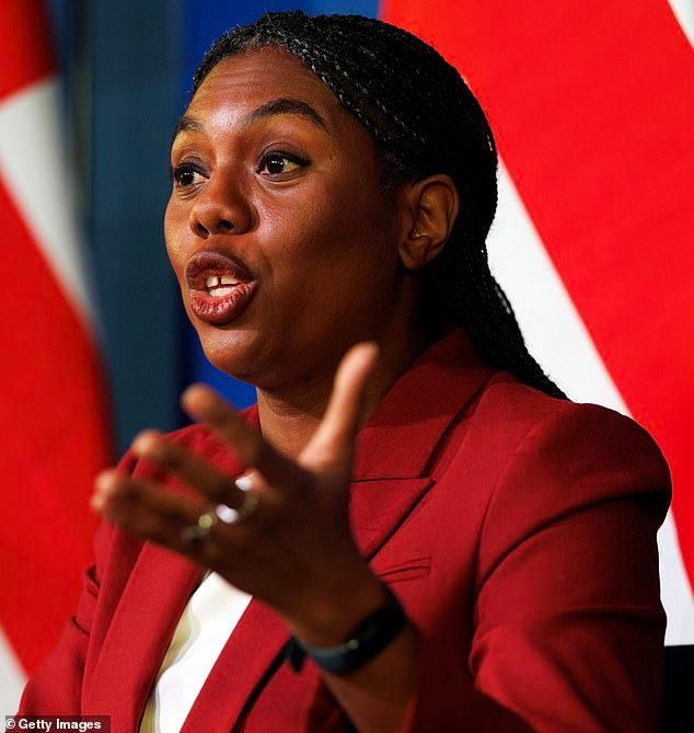 Kemi Badenoch revela su sorprendente inspiración en la novela Vanity Fair de Thackeray de 1848