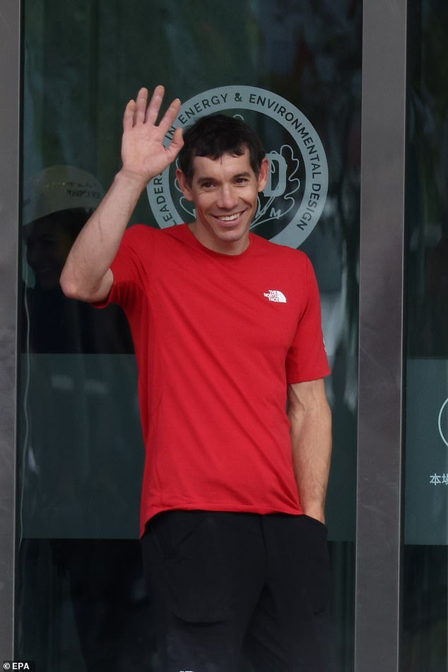 Daredevil Alex Honnold comienza sin cuerdas la angustiosa escalada de una torre de 101 pisos en Taiwán en vivo por Netflix