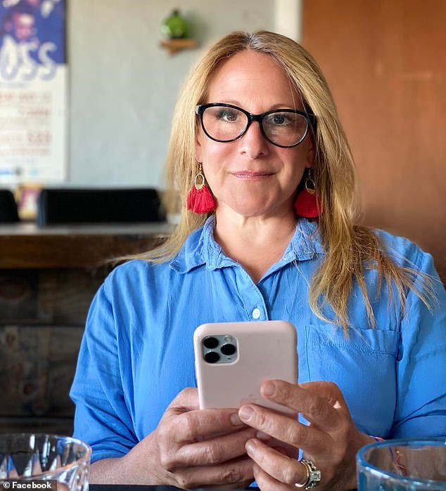 Enfermera de maternidad de Florida fue despedida por desearle a la secretaria de prensa de la Casa Blanca, Karoline Leavitt, una lesión en el parto