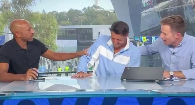 Mire el impresionante momento en que la estrella del Abierto de Australia se retuerce de dolor debido a un problema de salud persistente en la televisión en vivo.