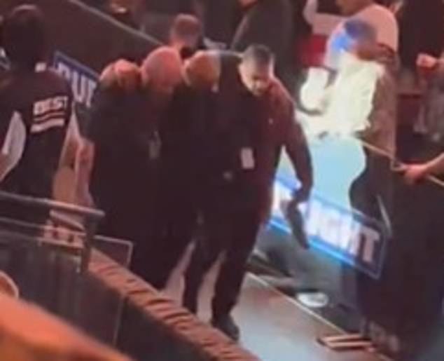 Revelado: Por qué el árbitro de UFC 324 tuvo que ser sacado de la arena antes de que pudiera recibir atención médica