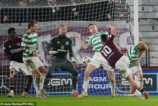 Hearts 2-2 Celtic: los 10 hombres de Martin O’Neill aguantan un punto para mantener vivas las esperanzas de título de la Premiership
