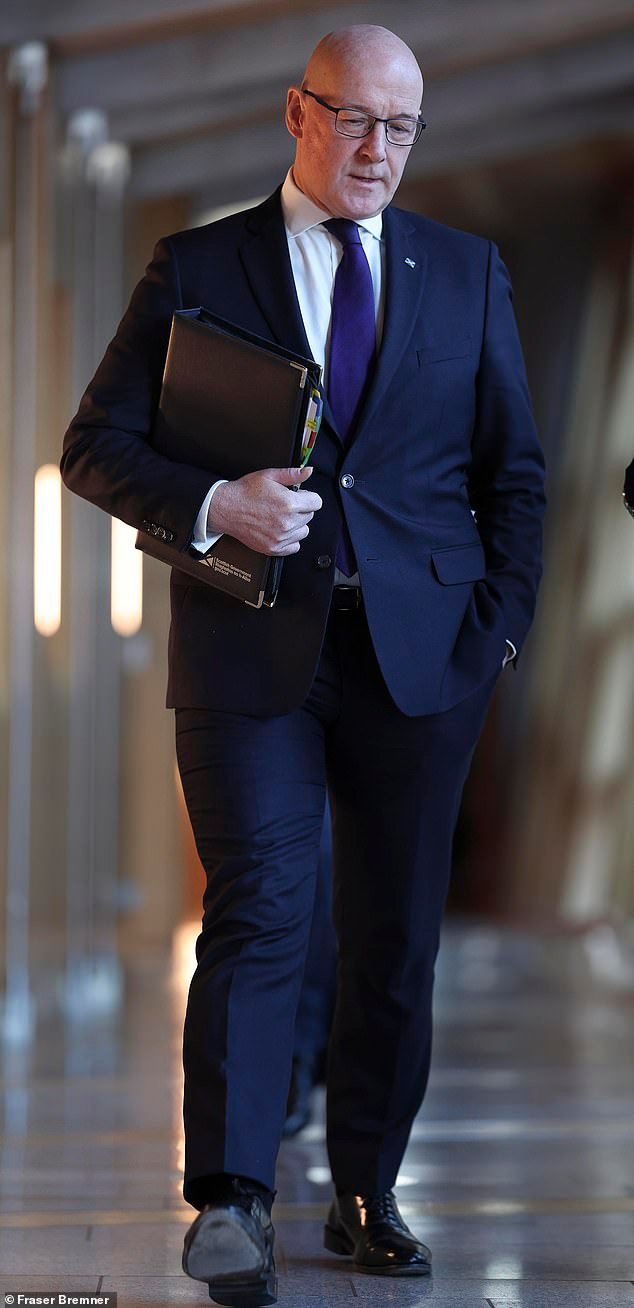 Swinney culpa al NHS por el escándalo de las muertes de insectos y señala con el dedo a los exjefes de hospitales