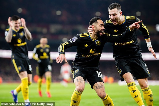 Cómo el baile Michael Carrick hizo que el Manchester United volviera a ser LIBRE, escribe OLIVER HOLT, mientras el Arsenal corre el riesgo de aplastar las acusaciones en medio de sus luchas en los grandes partidos.