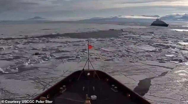 Momento impresionante: un crucero con 200 pasajeros es rescatado de una enorme trampa mortal en el hielo