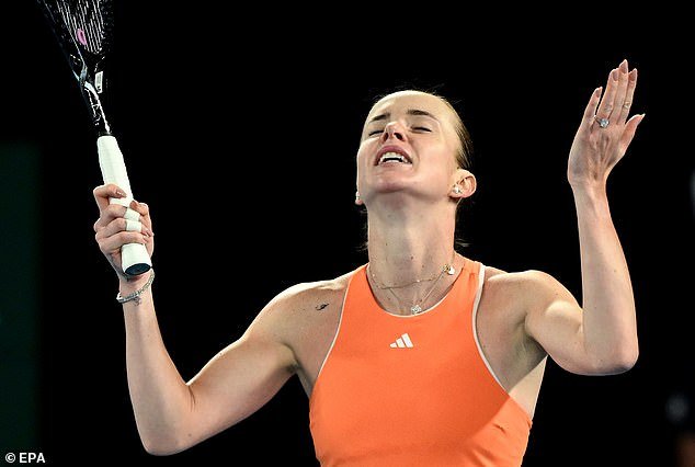 La estrella rusa causó polémica en el Open de Australia tras negarse a estrechar la mano de un rival ucraniano