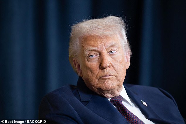 Trump reprende a Kristi Noem mientras pone a su antiguo rival Tom Homan a cargo de la caótica operación de Minneapolis mientras ICE está sumido en una crisis de tiroteos.