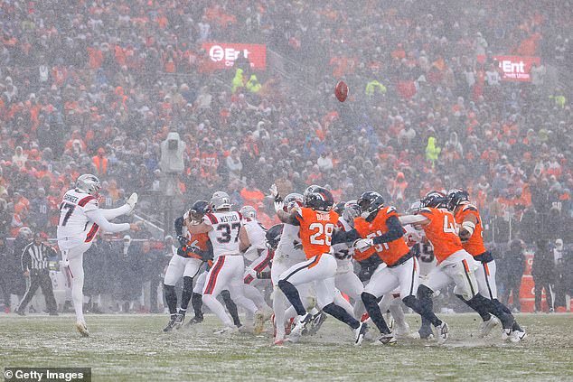 Fanáticos enojados de la NFL condenan a CBS por ‘arruinar’ el juego Patriots-Broncos con una decisión controvertida