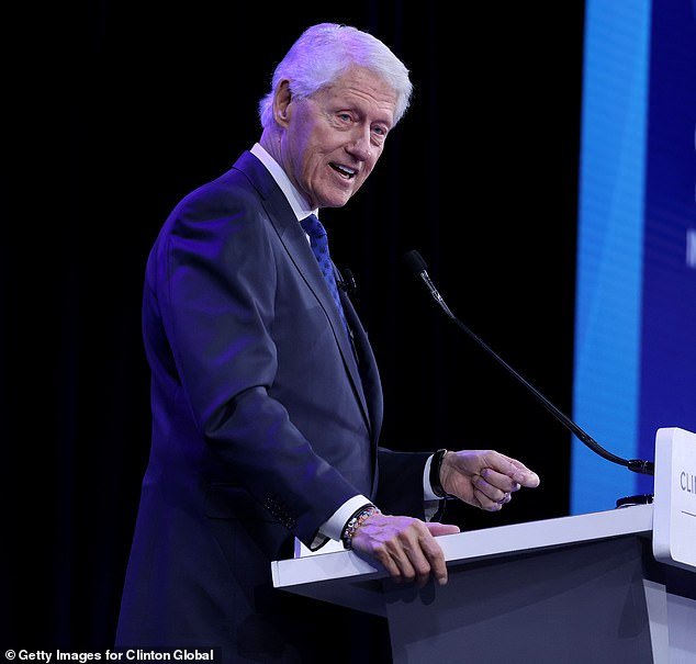 ¿Dónde está Bush? Bill Clinton se une a Obama para condenar el tiroteo en Minneapolis, lo que provocó llamados para que el expresidente republicano se pronuncie.