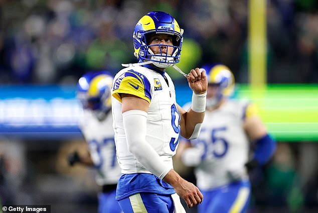 El entrenador en jefe de los LA Rams, Sean McVay, reprende enojado a un periodista después de perderse el Super Bowl