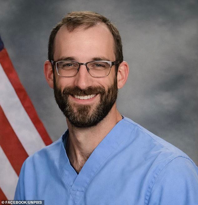 La Casa Blanca dice que hay una cámara corporal que muestra el asesinato de Alex Pretti. Trump y la secretaria del DHS, Kristi Noem, están revisando actualmente la grabación.