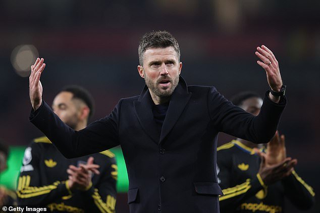 Rio Ferdinand rechaza la negativa de Roy Keane a considerar a Michael Carrick como una opción para quedarse en el Man United de forma permanente: ‘La falta de respeto es INCREÍBLE’