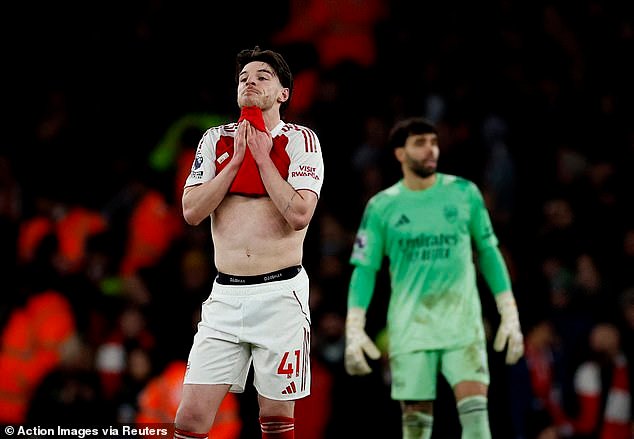 Los críticos del Arsenal viven en un país de fantasía: por eso no hay posibilidad de que este grupo de jugadores “embotella el título”, escribe OLIVER HOLT