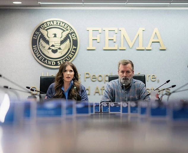 La publicación MUY desafortunada de Kristi Noem justo antes de que Trump enviara a Tom Homan a Minneapolis para limpiar el desorden después de que ella mintiera acerca de que sus oficiales del DHS le dispararon a un manifestante.