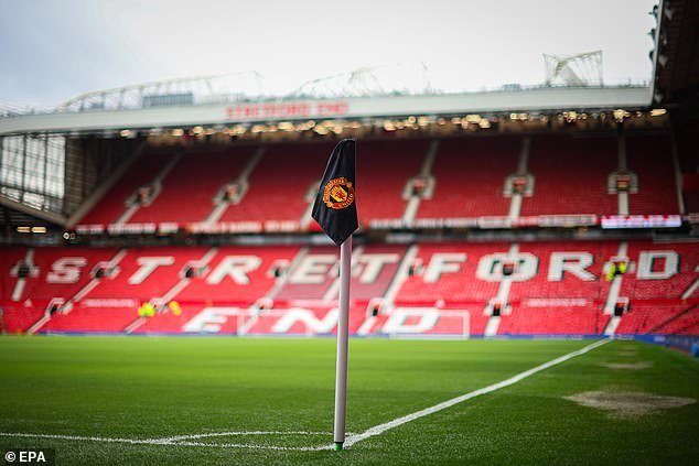 ¡Carrick limpia dentro y fuera de la cancha! Más buenas noticias para el Manchester United: los inspectores de salud alimentaria otorgan una calificación de cinco estrellas