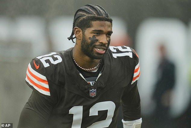 Los atónitos fanáticos de la NFL se enfurecen cuando Shedeur Sanders recibe un honor ‘inmerecido’ al final de la temporada