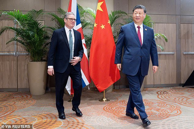 Los teléfonos de altos funcionarios de Downing Street ‘han sido pirateados por China durante años’