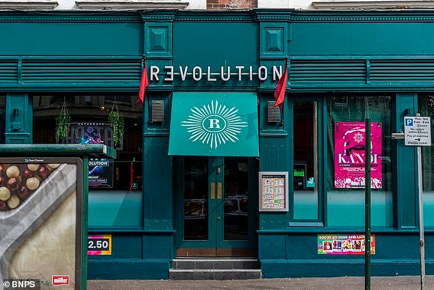 Revolution Bars entra en administración con 2.200 puestos de trabajo en riesgo después de que los propietarios criticaran el presupuesto “regresivo” del Partido Laborista