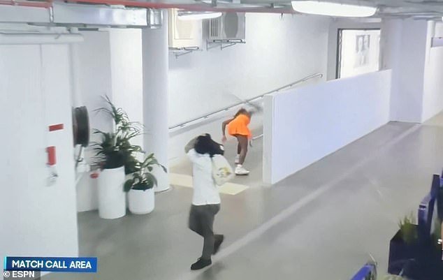 Coco Gauff está criticando a los organizadores del Abierto de Australia después de que su impactante colapso detrás de escena fuera transmitido al mundo.