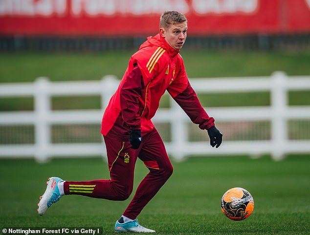 Nottingham Forest está a punto de poner fin a la cesión de un año de Oleksandr Zinchenko procedente del Arsenal: el Ajax busca al descontento defensa