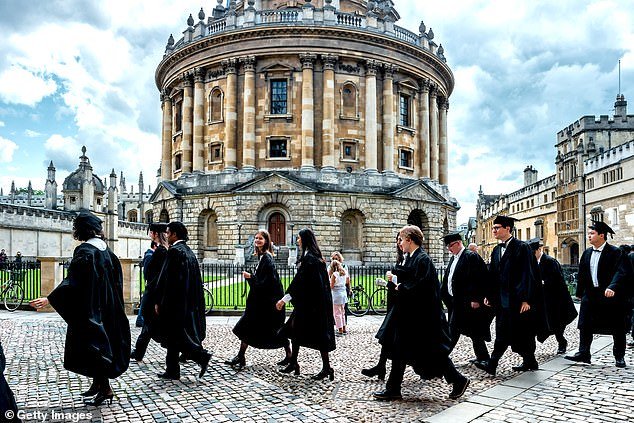 La Universidad de Oxford quiere eliminar sus propias pruebas de admisión para ser más inclusivas