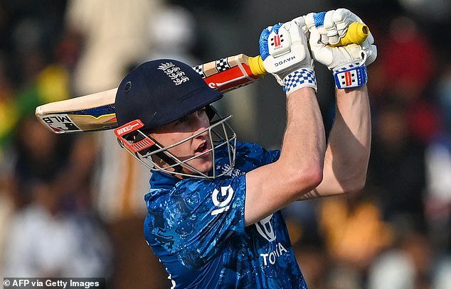 Las estrellas del cricket de Inglaterra están siendo llevadas al límite por un calendario absurdo, con solo UN DÍA separando la final de los Cien y la serie de Pruebas de Pakistán.