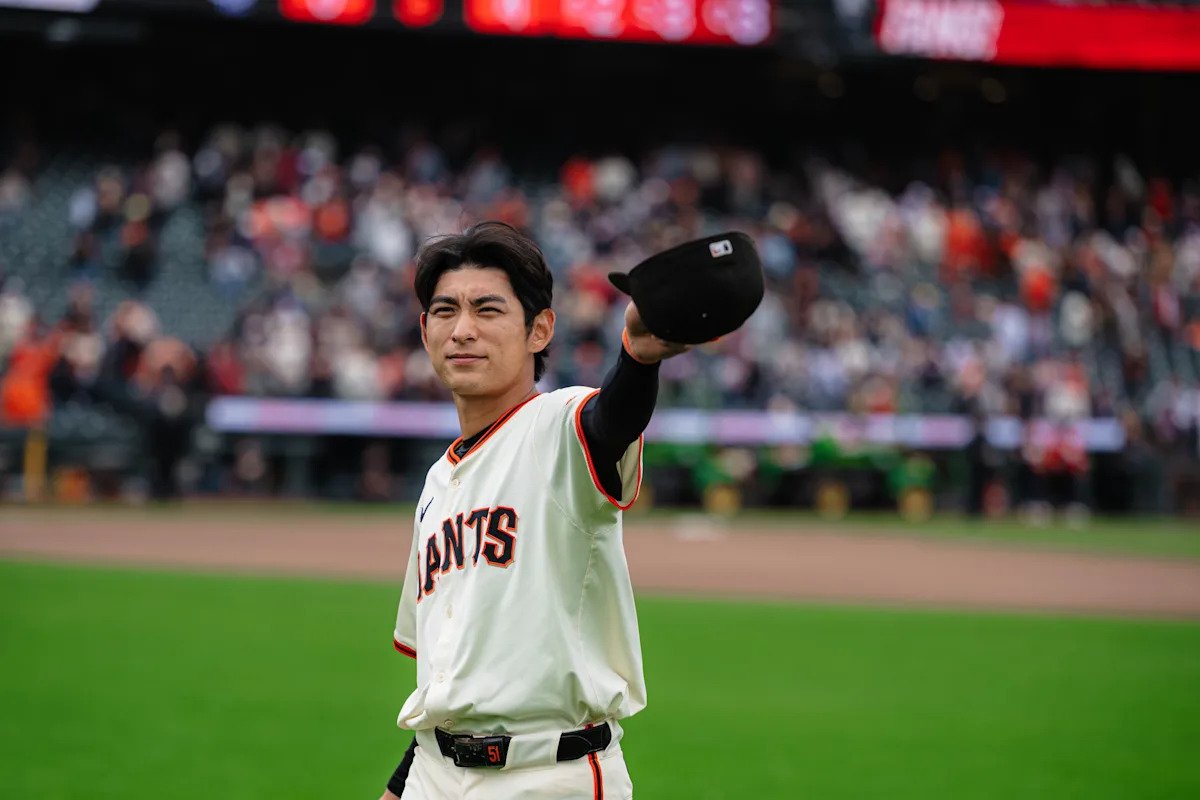 El CF de los Giants, Jung Hoo Lee, fue detenido brevemente por las autoridades de inmigración en LAX debido a aparentes problemas con el papeleo.